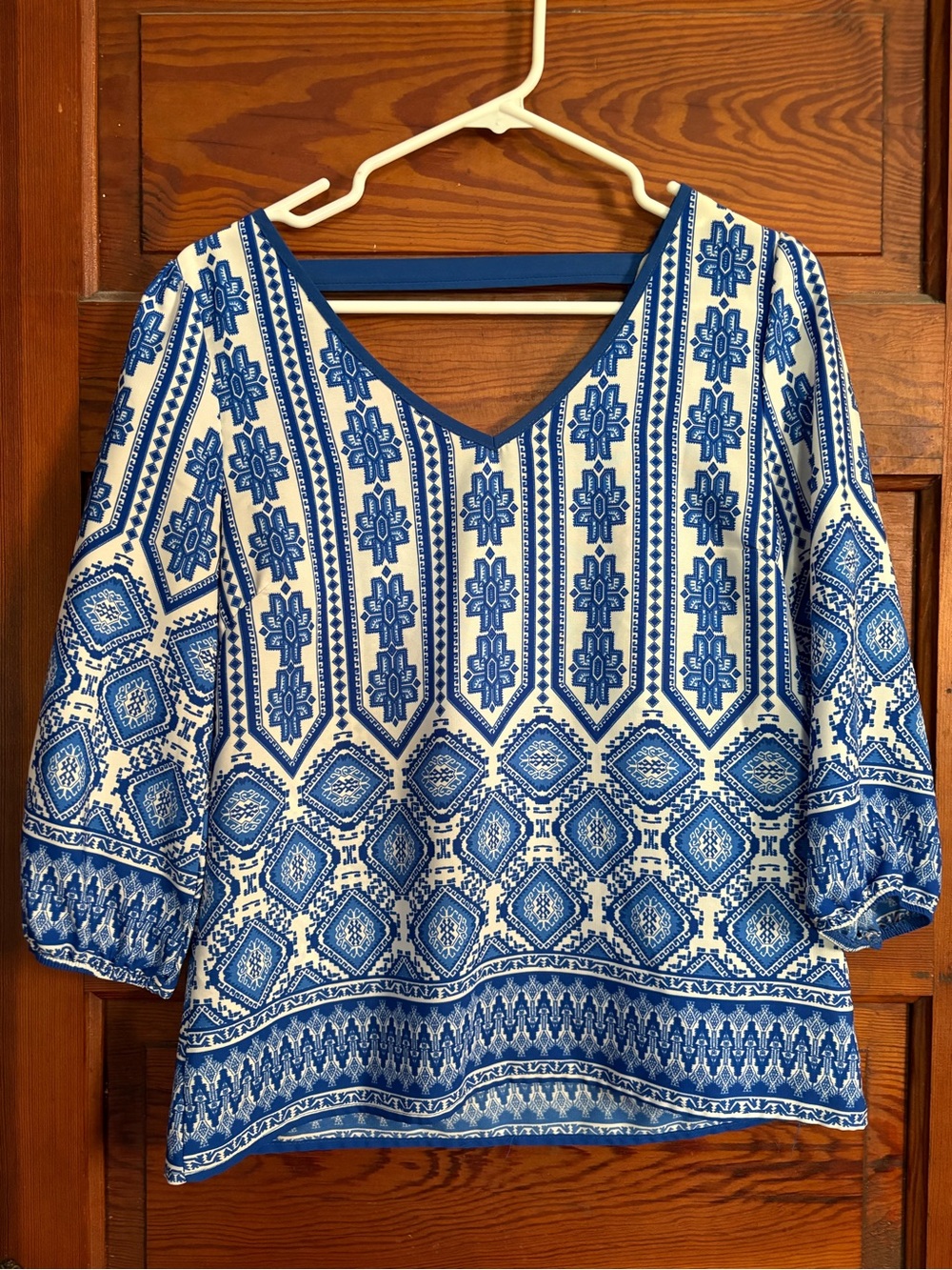 Blue & White Printed V-Neck Women's Top
